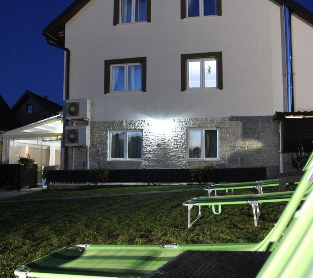 Millenium House 1 Bed and Breakfast Jezerce Exteriör bild