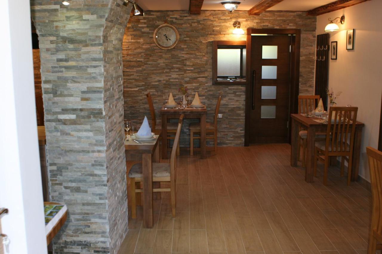 Millenium House 1 Bed and Breakfast Jezerce Exteriör bild