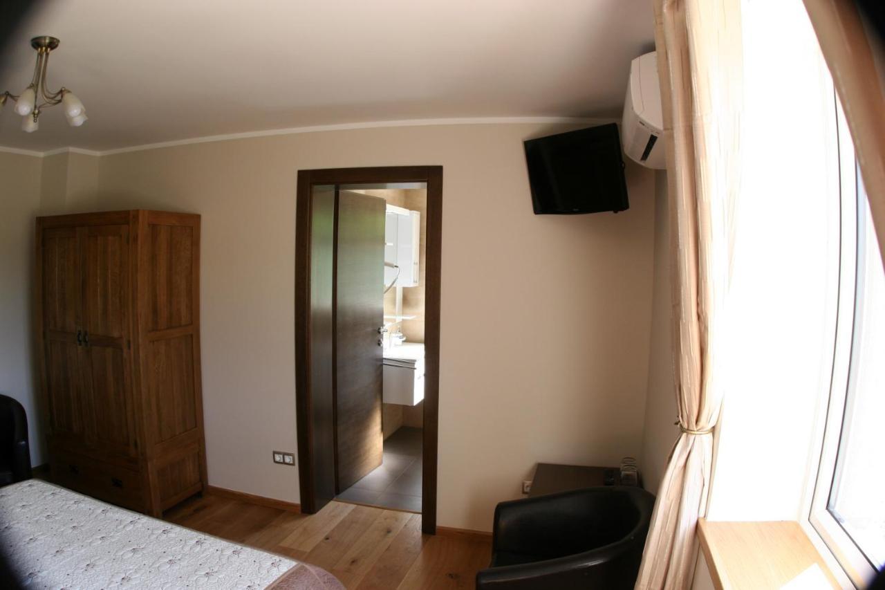 Millenium House 1 Bed and Breakfast Jezerce Exteriör bild